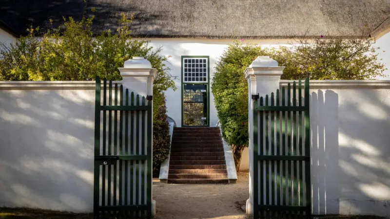 Optez pour la modernité avec un portail en aluminium pour votre propriété
