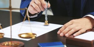 Lire la suite à propos de l’article Combien gagne un notaire en Suisse ?