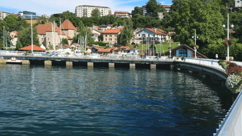 Appartements neufs à Thonon-les-Bains : un choix stratégique pour les travailleurs frontaliers suisses