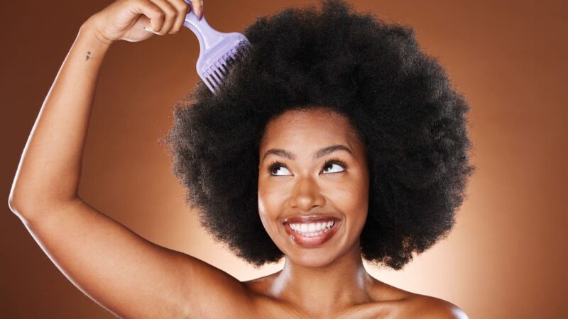 Comment trouver sa coiffeuse afro à domicile en Suisse ?