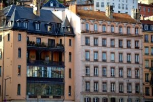 Lire la suite à propos de l’article Isolation thermique en Suisse : pourquoi remplacer vos vitrages avant l’hiver ?